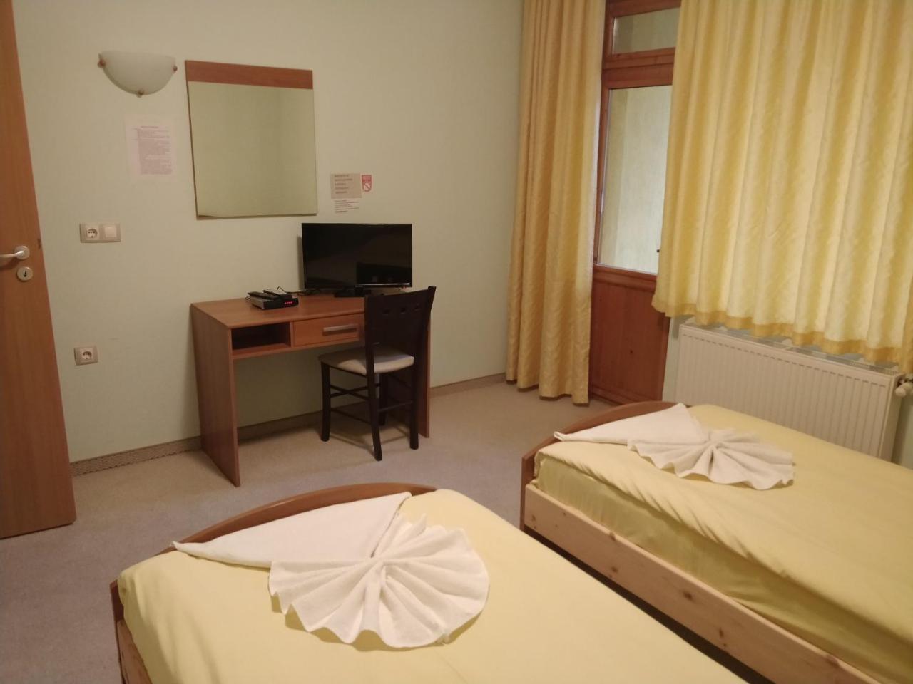 Hotel Restaurant Popini Laki Yagodina Bagian luar foto